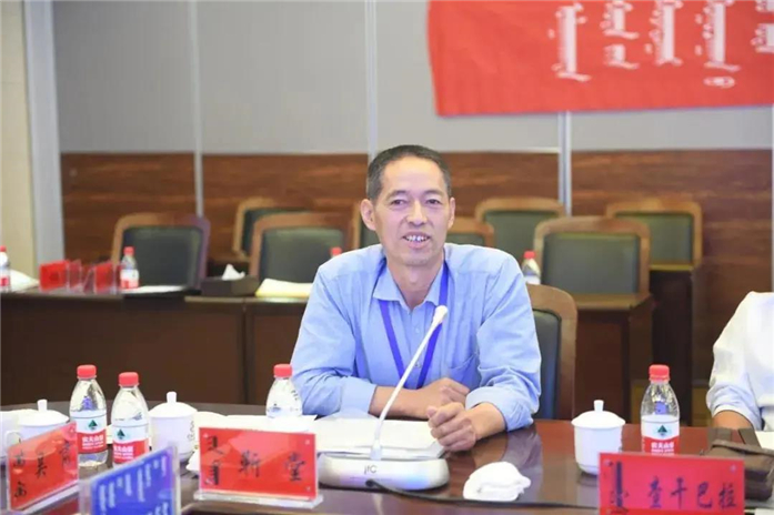 吴肃 敖汉旗  敖汉旗非遗办主任吴肃作以《浅论敖汉旗蒙古族民歌的源