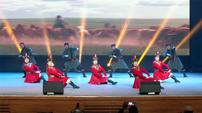 扎鲁特旗举办英雄史诗文化交流展演.jpg 55.jpg