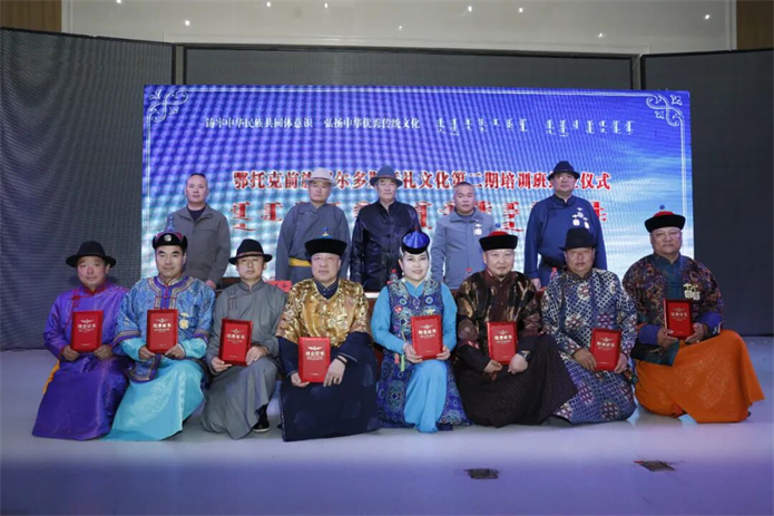 鄂尔多斯婚礼非遗传承培训班圆满落幕.jpg 5.jpg