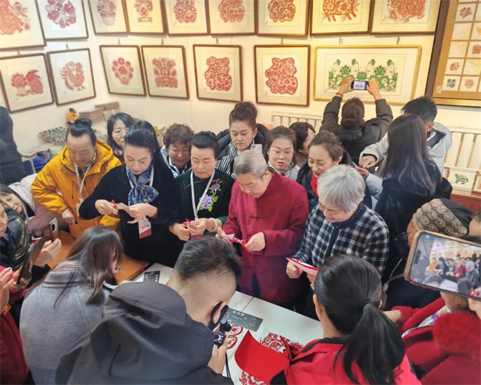 2025年全区剪纸非遗项目传承人研修班综述.jpg 111.jpg